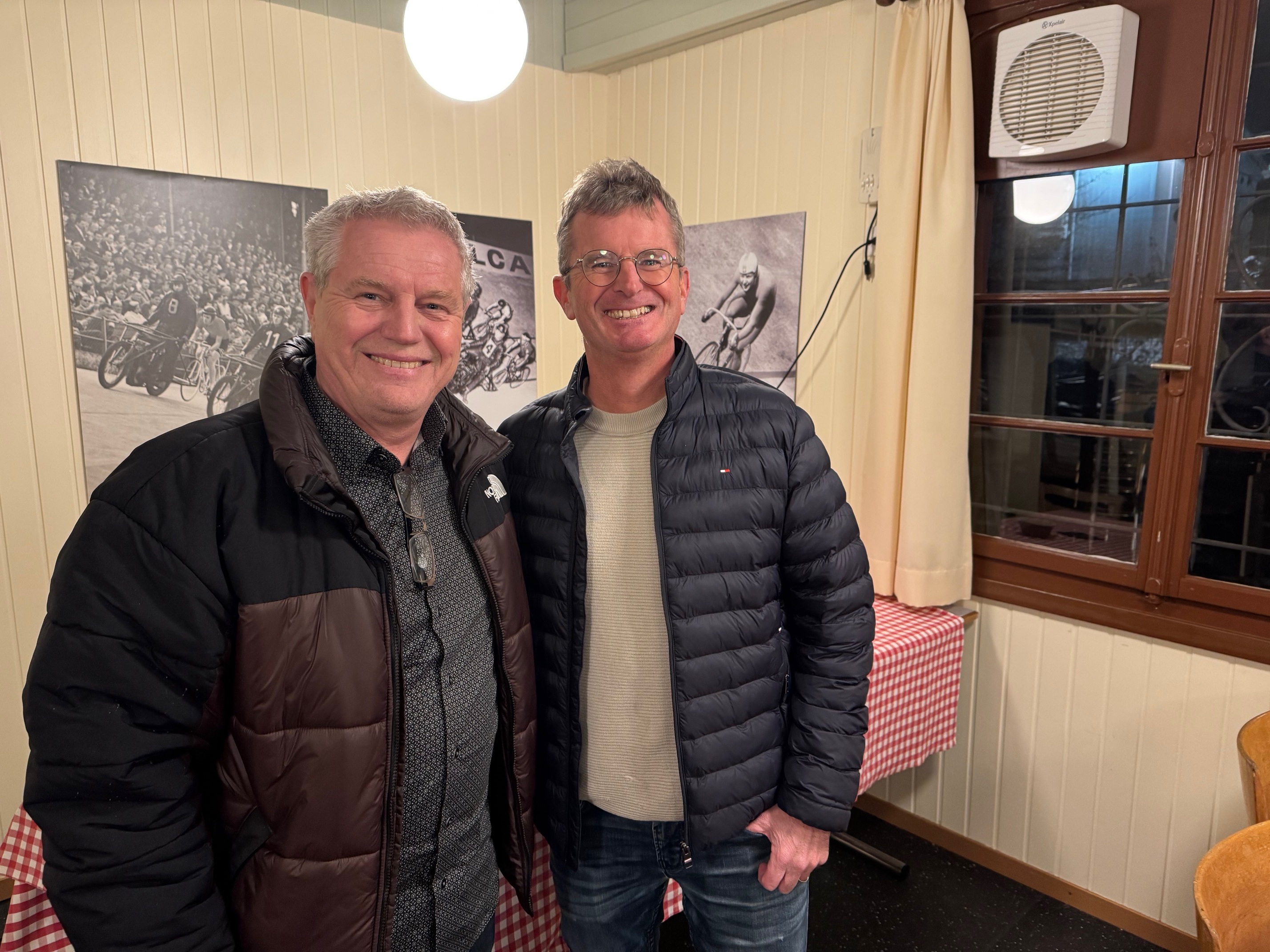 Bildlegend: Thomas Maag (l.) &uuml;bergibt die Pr&auml;sidialgesch&auml;fte seinen Namensvetter Thomas Renggli