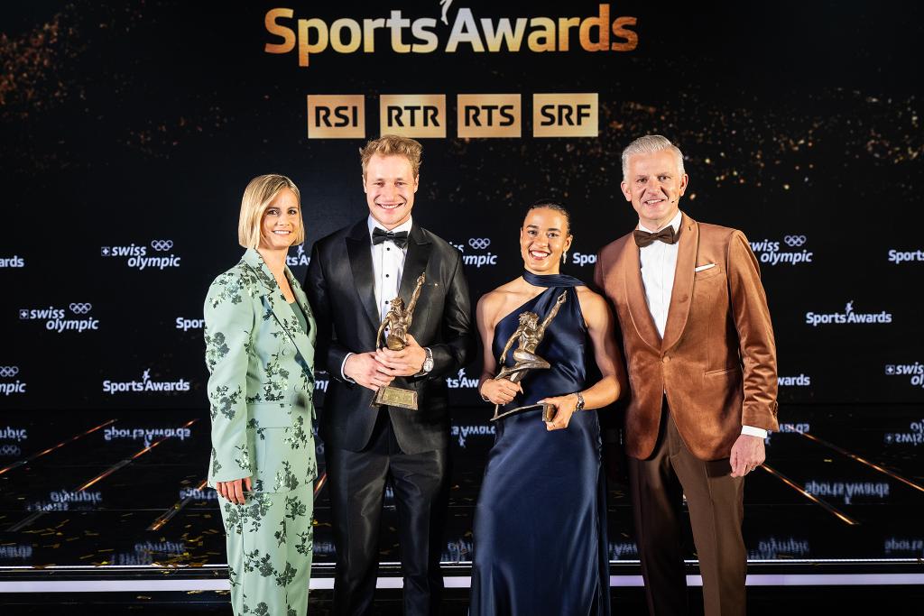 Sports Awards 2025 v.l. Moderatorin Fabienne Gyr, Marco Odermatt (Sportler des Jahres), Ditaji Kambundji (Sportlerin des Jahres) und Moderator Rainer Maria Salzgeber 29.3.2026 Copyright: SRF/Valeriano Di Domenico